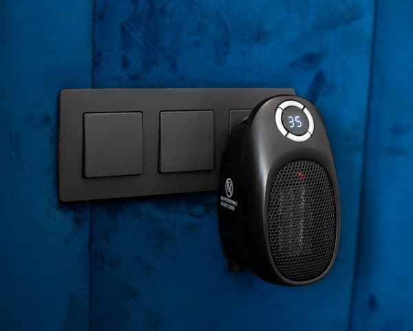 SORT STIKKONTAKTVARMEVENTILATOR AD 7726 - DE-AD7726