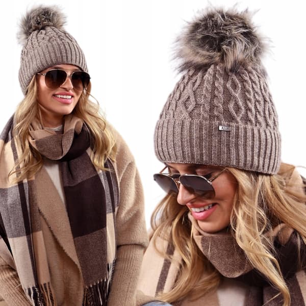 Damvintermössa som present, tjock fleece med pompom Latte