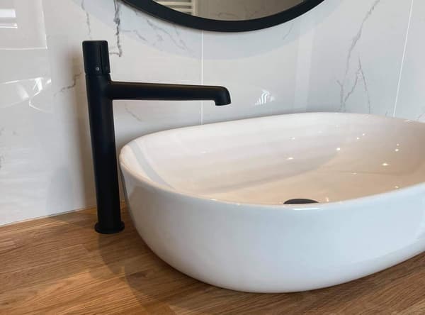 Sort stående bordplade batteri Pretto med klik-klak prop
