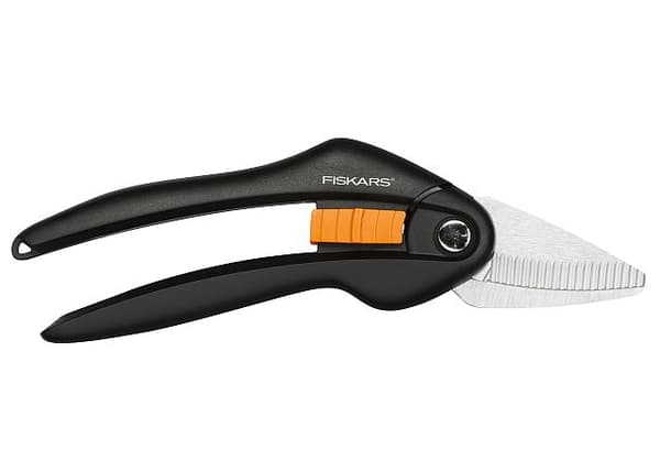 FISKARS UNIVERSALSAKS ETTRINS SP28