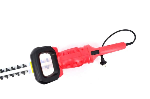 AWTOOLS SÄHKÖINEN PENSASLEIKKURI 680W