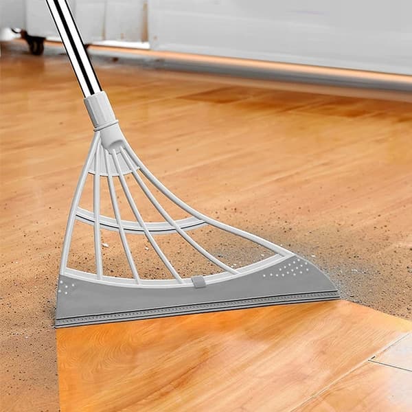 Magicbroom - silikoniharja lastalla