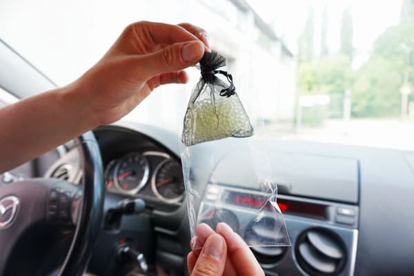 MOJE AUTO - Insenti doftpåse - svart 20g