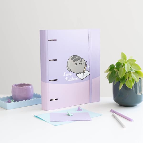 Pusheen - A4-mappe fra Moments-kollektionen (4 ringe, elastik)