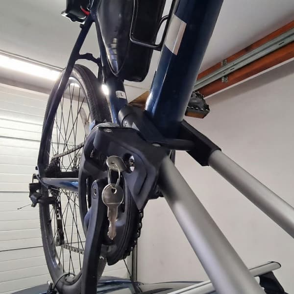 HAKR Speed Alu hopeanvärinen pyöräteline + lukko