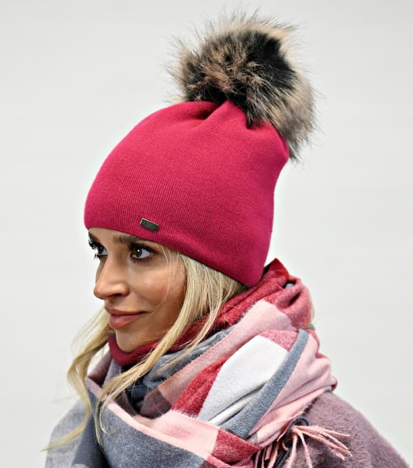 Fuchsia dame varm hue med pompon A13