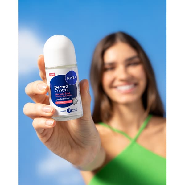 NIVEA Derma Control Natural Tone Antiperspirant roll-on 50ml