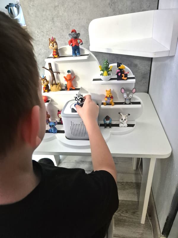 Displaystativ / hylder til lydfigurer Toniebox 2 - Cloud på base