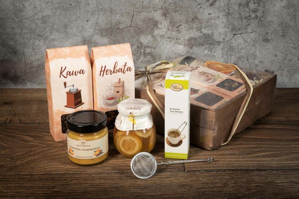 Presentkorg med te, kaffe och tebryggare