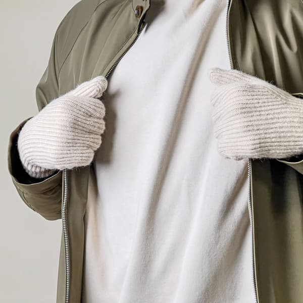 Flätade telefonhandskar med fingerutskärningar - beige