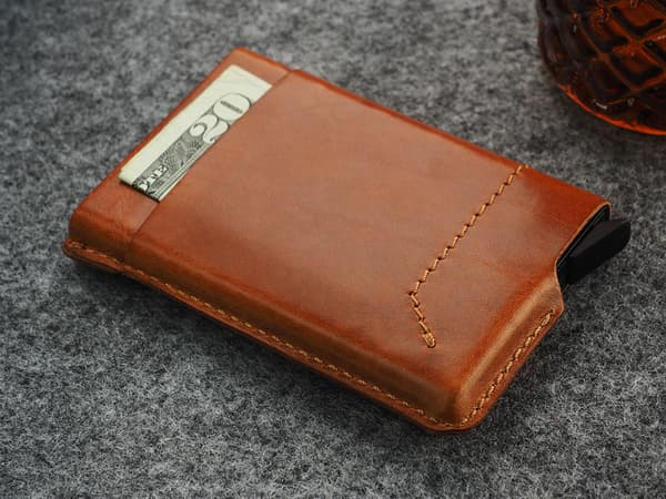 GOBI-lompakko kasviparkitusta nahasta, Nomad Cognac
