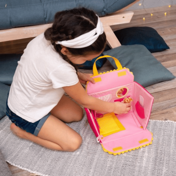 DOCKHUSE UTBILDNINGSPEL BÄRBAR VÄSKA MJUKT MATERIAL ROTER KAFER