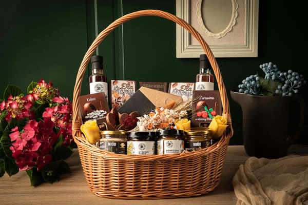 Stor gavekurv til Mors Dag med te honning kaffe og søde sager