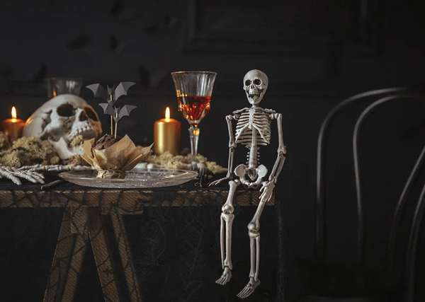 Skeletti Halloweenkoristelussa 40cm