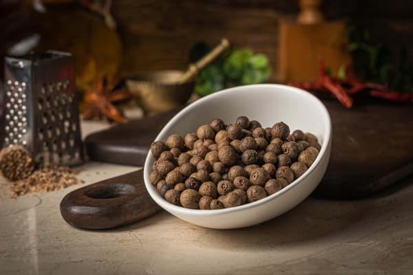 kokonainen maustepippuri vahva aromi 100g