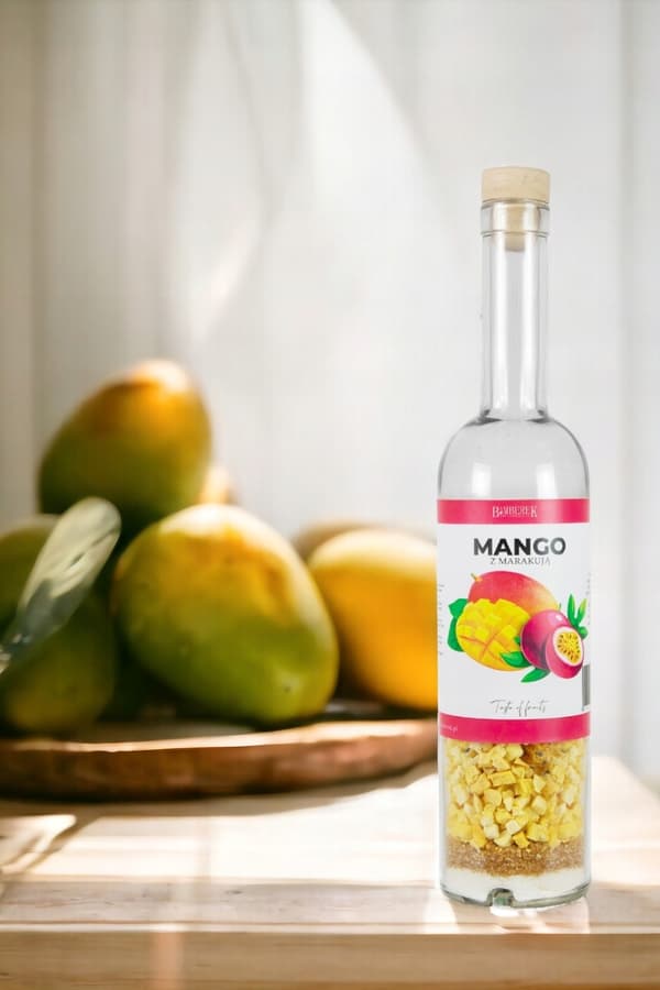 500 ml:n pullo hedelmillä OMA MANGO- JA PASSIONHEDELMÄLIKÖÖRI - Tee-se-itse