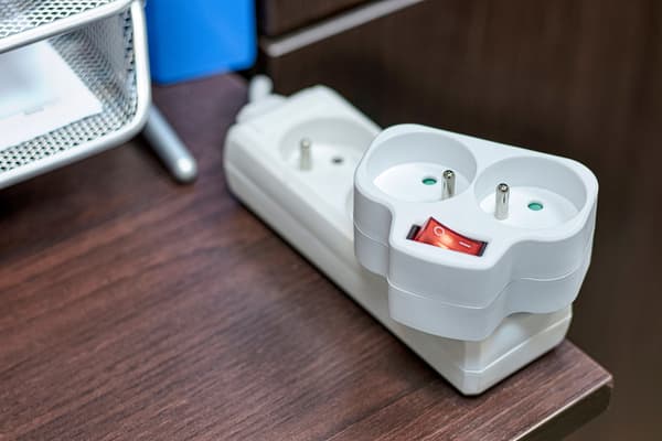 Stikkontaktfordeler Plast-Roll Hvid