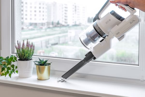 Langaton pystypölynimuri Teesa Sweeper 7000