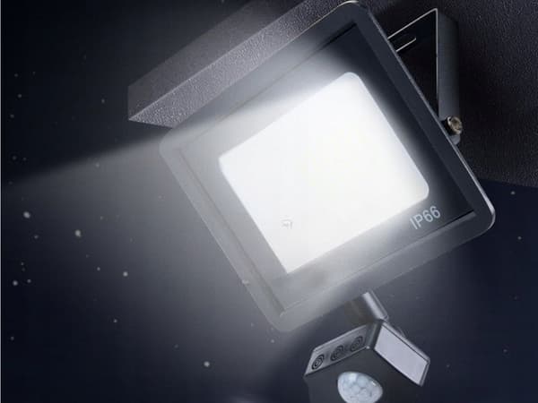 Halogeeni sensorilla 10W kylmä (30)