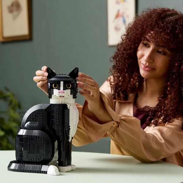 LEGO Ideas 21349 Valkoinen ja musta kissa