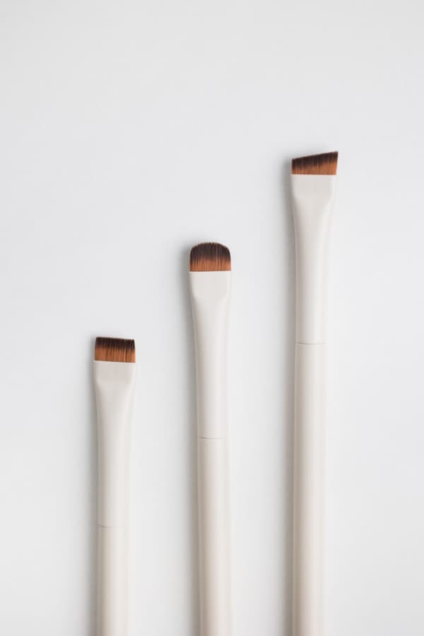 Lige kremet pensel til forberedende tegning til permanent makeup