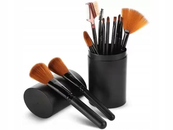 Meikkiharjat 12 mustaa (200) / 120 kpl A