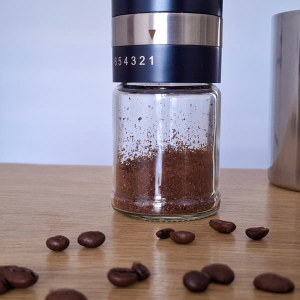 PREMIUM MANUEL JUSTERBAR KAFFEKVÆRN