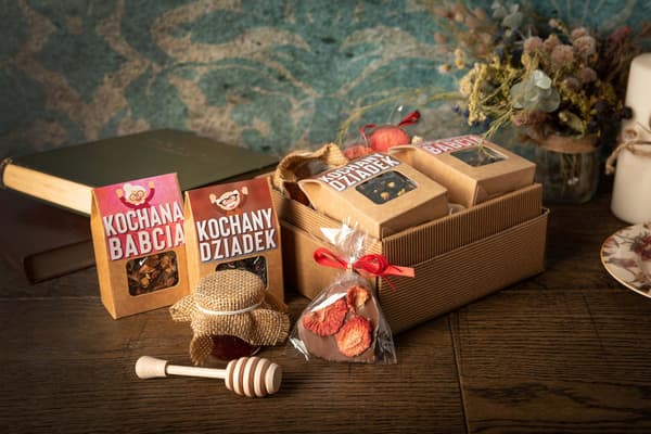 Gavepakke gave bedstemor og bedstefar dag teor chokolade honning æske