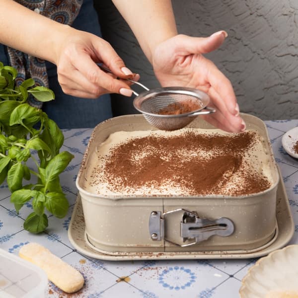 Firkantet, strækbar kageform 27,5x27,5 cm KINGHOFF KH-1977