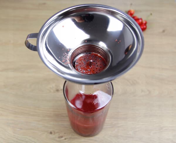 Køkkentragt i stål til glas og flasker + si