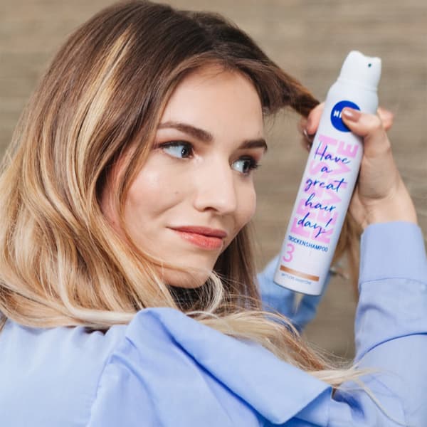 301549 NIVEA Tør Shampoo til hår med medium nuancer 200 ml