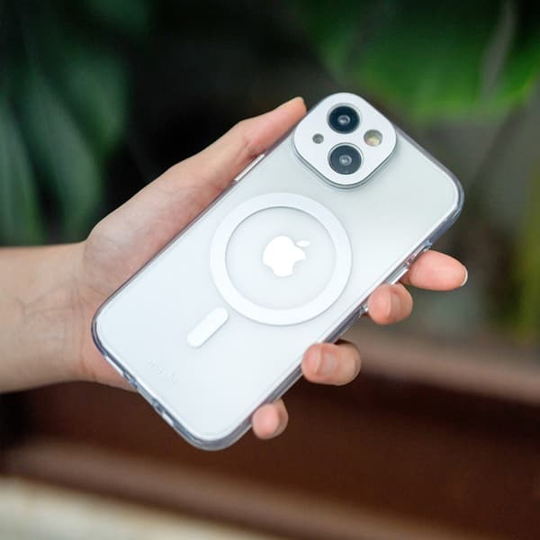 Moshi iGlaze MagSafe – iPhone 15 Plus-skal (Luna Silver)