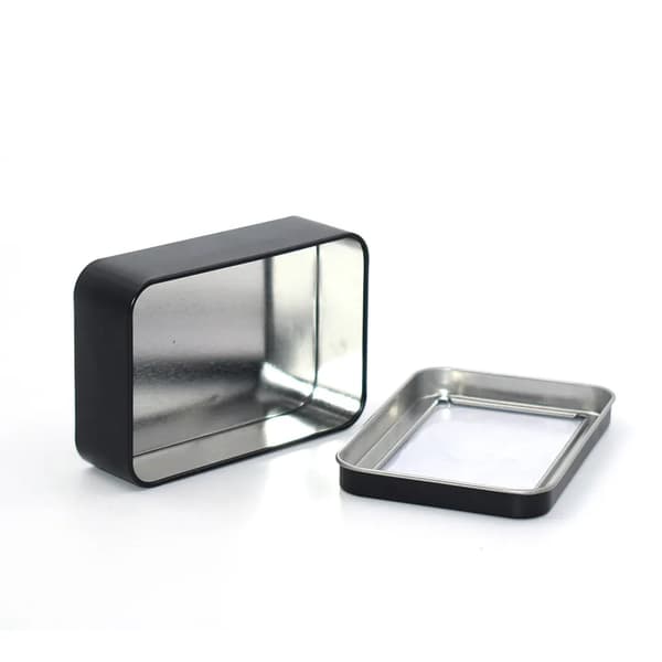 Sort metalkasse til terninger 10,7x7,2 cm
