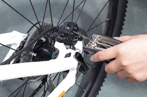Cykelreparationskit slanger lapper værktøj multitool til dæk