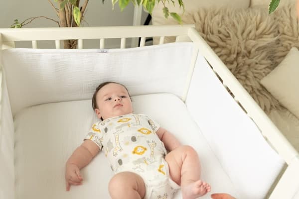 BUMP AIR MUSLIN Spjälsängsskydd 180x30 Vit