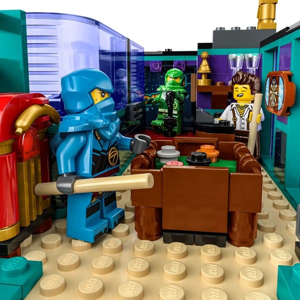 LEGO Ninjago 71799 Stadstorget, 6000 bitar