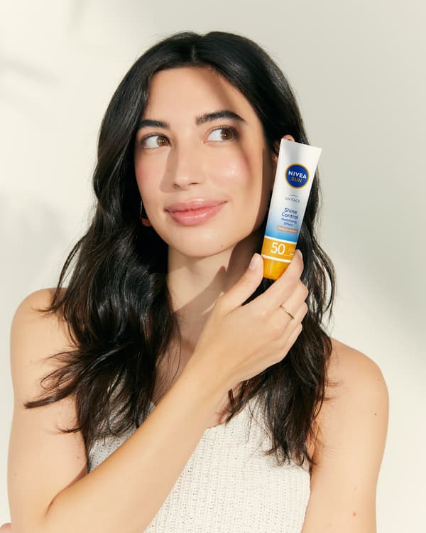 NIVEA SUN UV Face Shine Con SPF50 50 ml