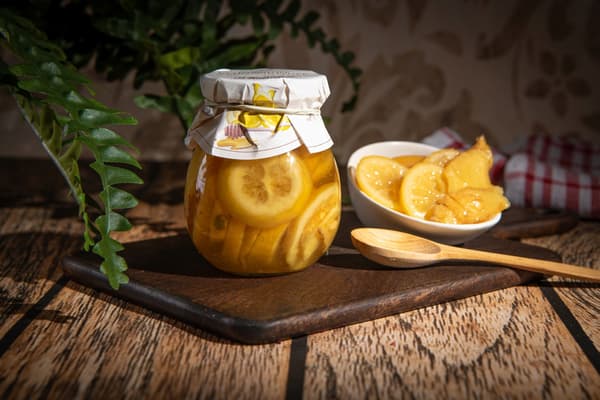 Citroner med ingefära och honung för te present
