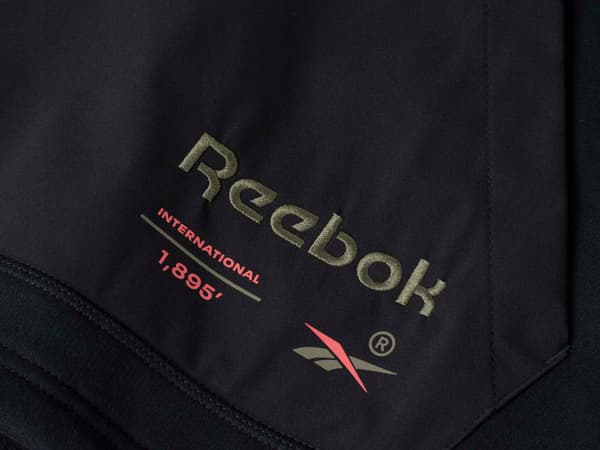 Reebok sort hættetrøje med logo S 0A7C4_A* BAGGRUNDE