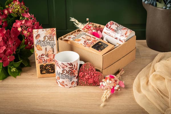 Gave til Mors dag - Mors sæt krus blomster te chokolade hjerte