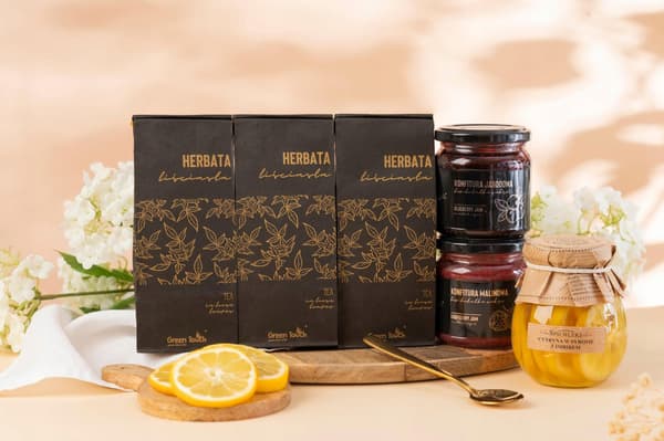 Presentask korg teuppsättning hallonsylt blåbärssylt citronsylt