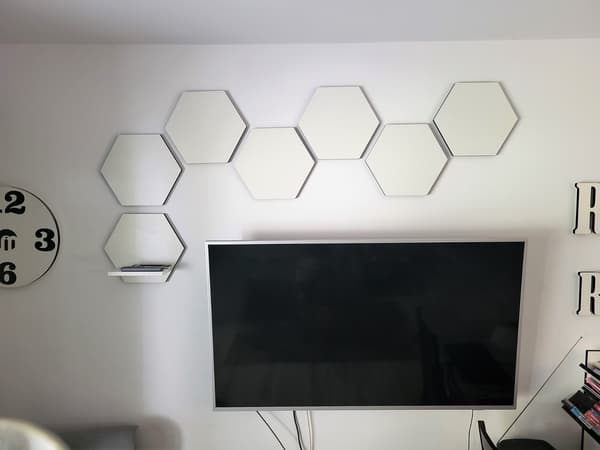 Set med 6 hexagoner och 1 hexagonal hylla