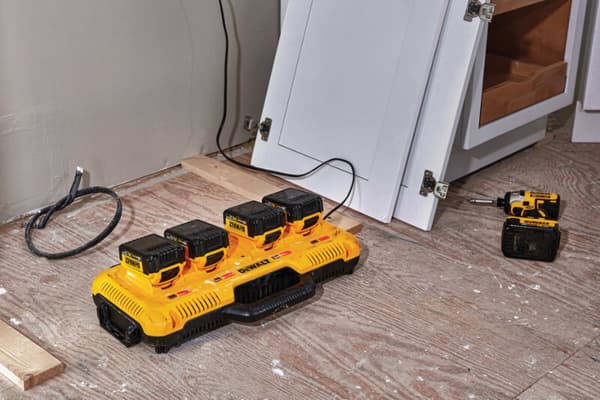 XR-LADDARE 8.0A 4*18V - DW DCB104