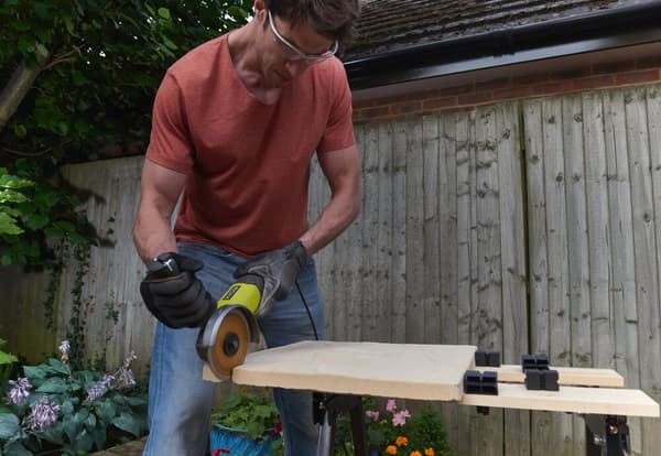 137142 RYOBI vinkelsliber 800 W