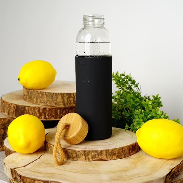 Lasinen vesipullo silikonisuojalla 600 ml