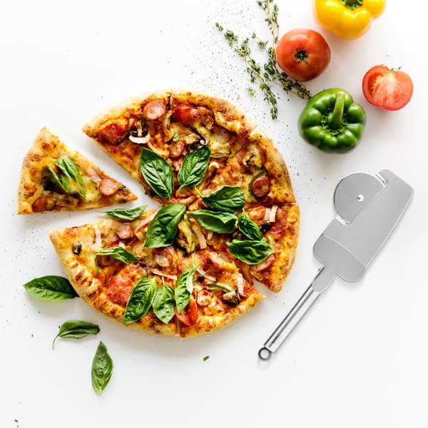 Teesa pizzaskærer med tandede snitter og spatel med klemme