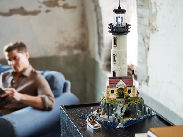 LEGO Ideas 21335 Moottoroitu majakka, 2065 palaa
