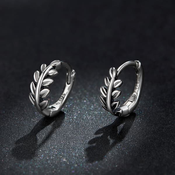 Silverringörhängen med löv, spännen i 925 silver