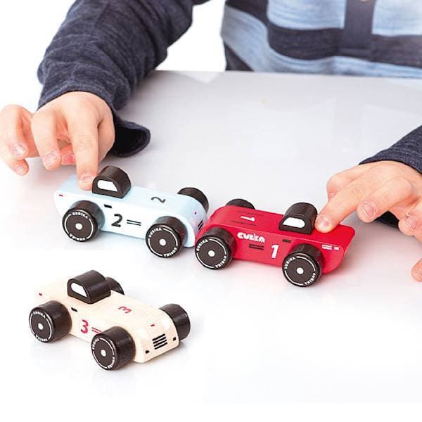 ET SÆT TRÆSPORTSBILER TIL RACING
