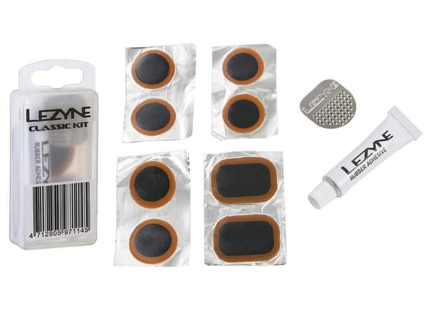 Lezyne Classic Kit Box däcklappningskit med 8 lappar och rivjärn